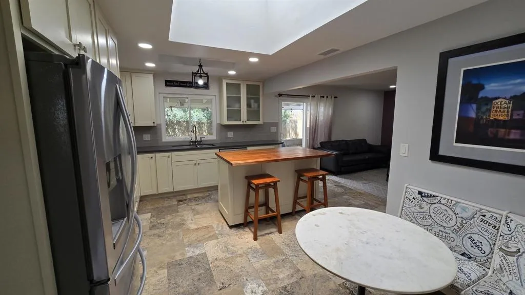 https://cdn.realtyfeed.com/cdn/127/306736978/58656997aba7f90485f76fbe6516742b.webp