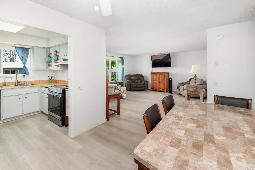 https://cdn.realtyfeed.com/cdn/127/306737053/054428dd4e550f47d4cfcc1f998320c9.webp