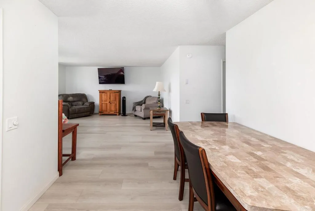 https://cdn.realtyfeed.com/cdn/127/306737053/186222bcd667eced4e131051916d133d.webp
