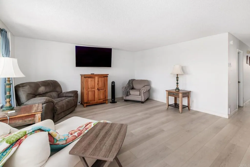 https://cdn.realtyfeed.com/cdn/127/306737053/54e2db8b1e6ec55f044920f4a6adc3c4.webp