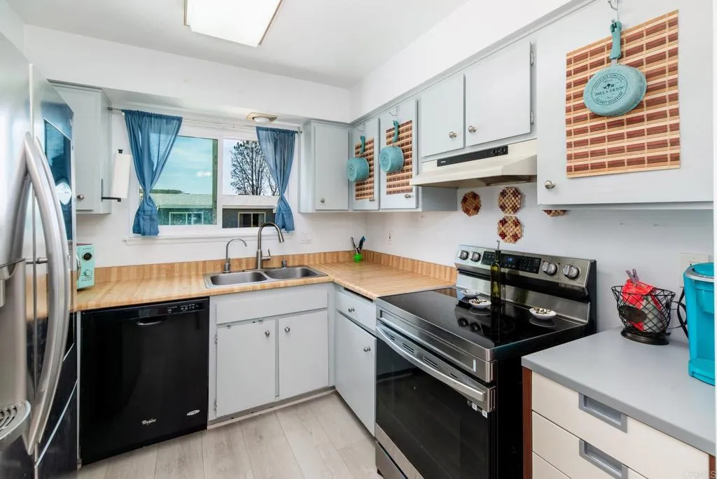 https://cdn.realtyfeed.com/cdn/127/306737053/828eef53965caef5596dc9496ad6fd65.webp