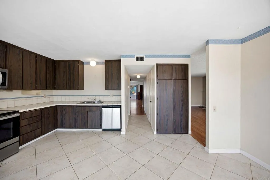 https://cdn.realtyfeed.com/cdn/127/306737080/0ad4eff34033a7ae8896cdf85fe9f053.webp