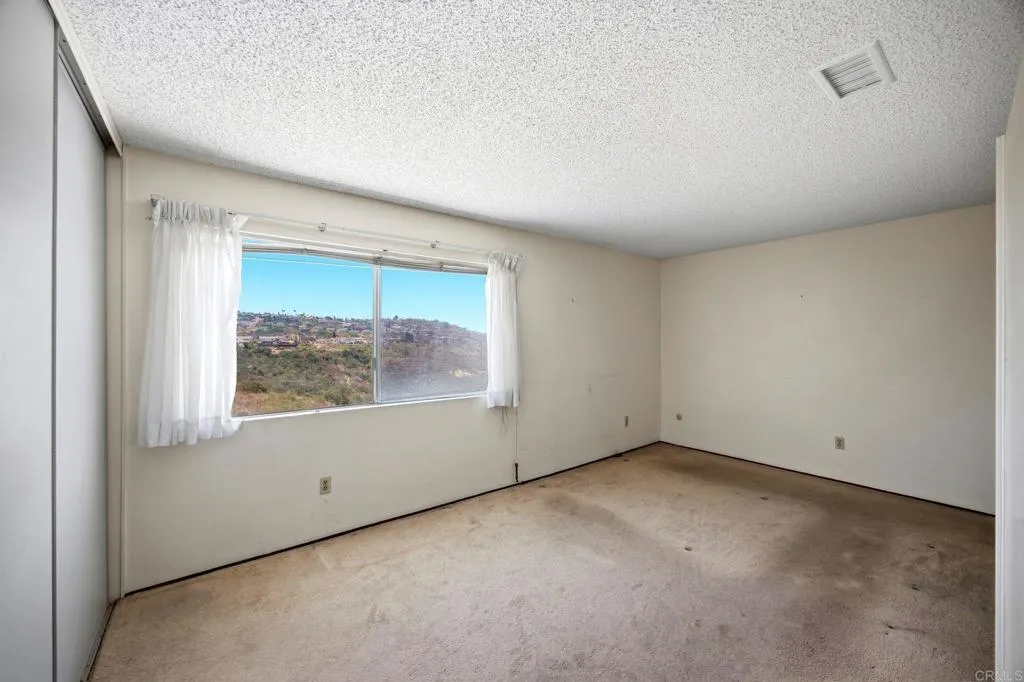 https://cdn.realtyfeed.com/cdn/127/306737080/90b25ec2e78a71c7f84f3953e9ff3197.webp