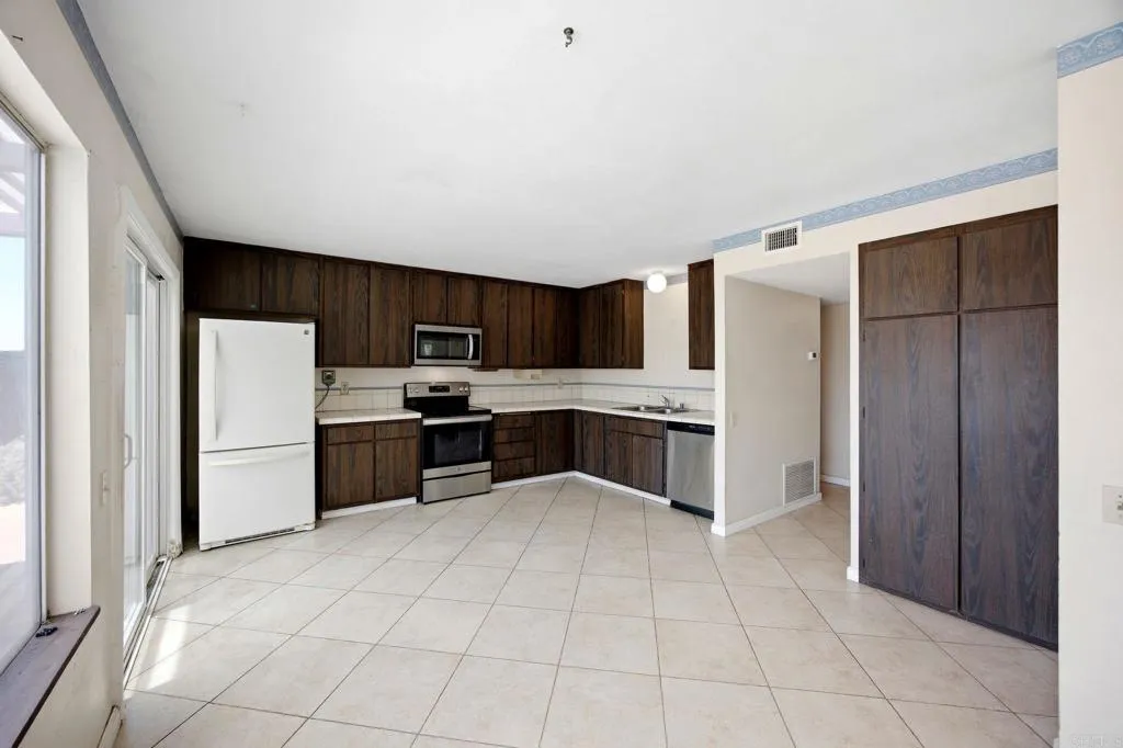 https://cdn.realtyfeed.com/cdn/127/306737080/eba0490dd1e47c0994fea496939aa295.webp