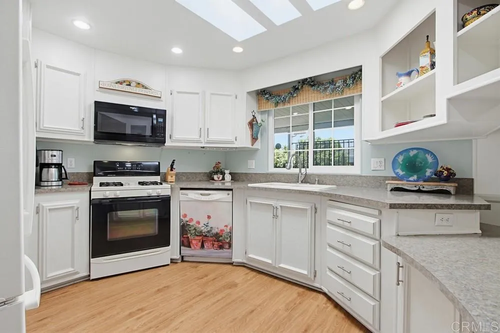 https://cdn.realtyfeed.com/cdn/127/306737101/1552cbfed50531076006a1147cc401a1.webp