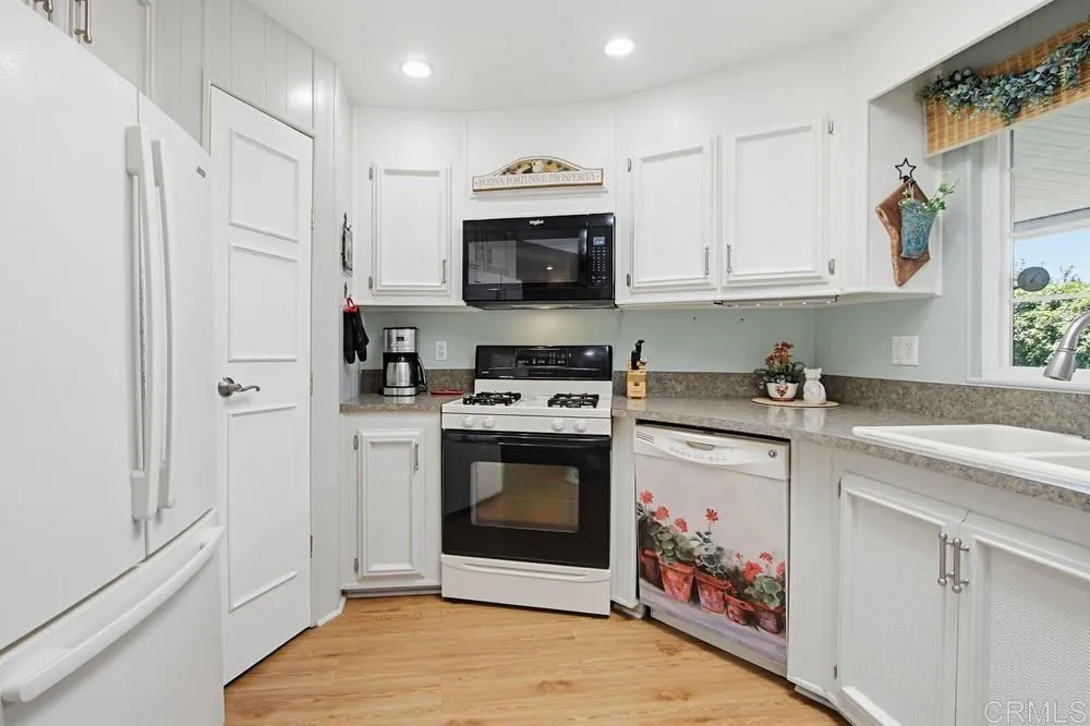 https://cdn.realtyfeed.com/cdn/127/306737101/918fa1edd26b1fa6d9d01d8a7a41ab70.webp