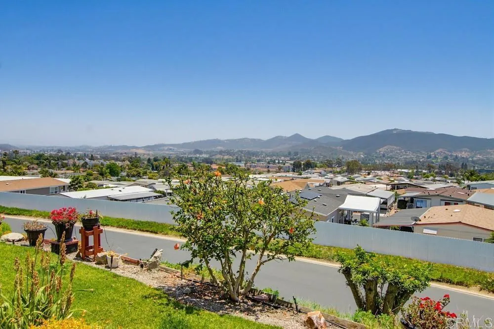 https://cdn.realtyfeed.com/cdn/127/306737101/db93a5476e1547597dcb44567c62e0c1.webp