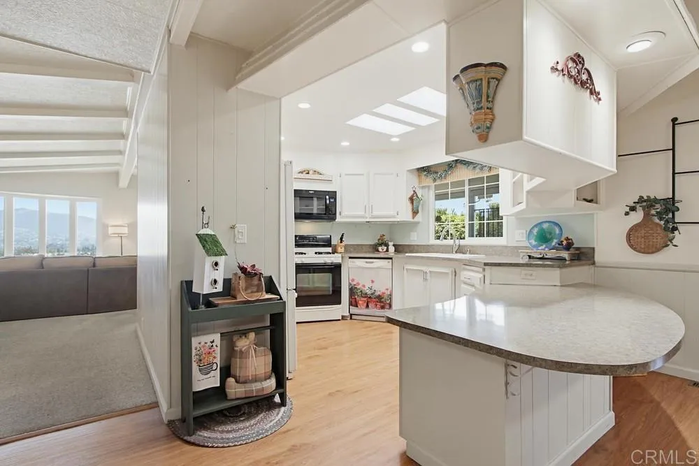 https://cdn.realtyfeed.com/cdn/127/306737101/ec375e0ecb0b89eb51bcba9523a53a4f.webp