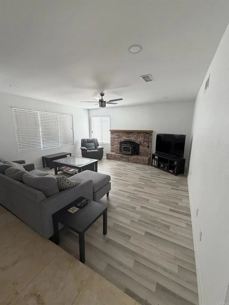 https://cdn.realtyfeed.com/cdn/127/306737134/e5bd4cabf752f4f5cfe04a3a7d901077.webp