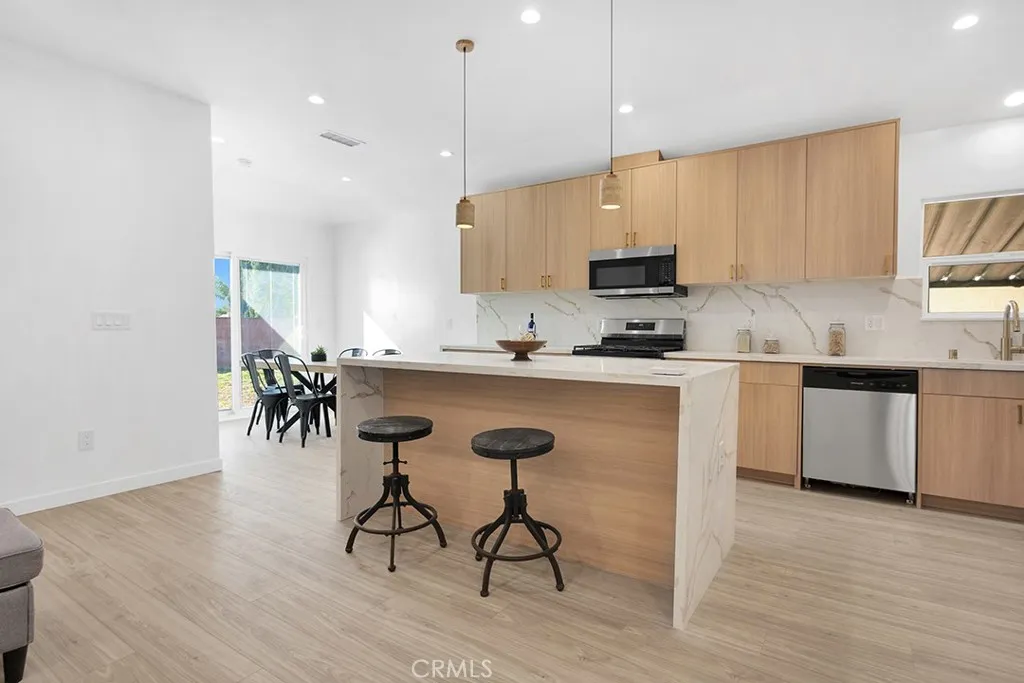 Sylmar, CA 91342