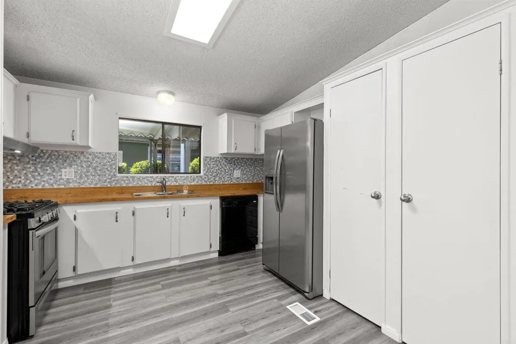 https://cdn.realtyfeed.com/cdn/127/306737172/d16dcd246892430410bab42cc7b62824.webp