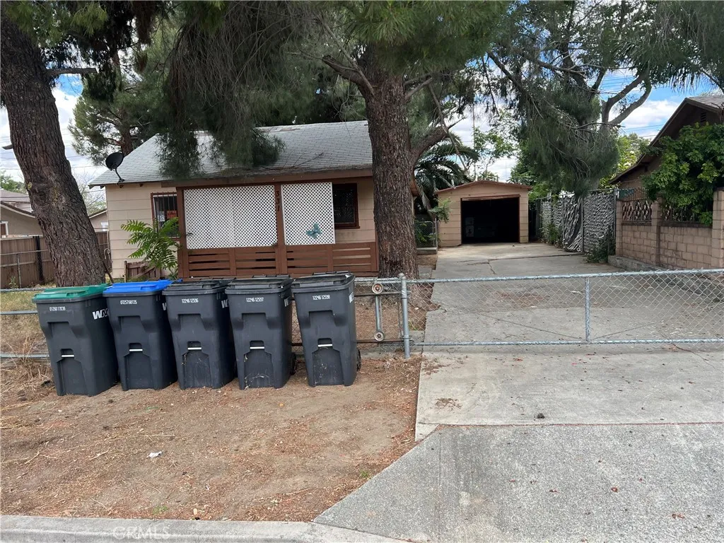 Banning, CA 92220