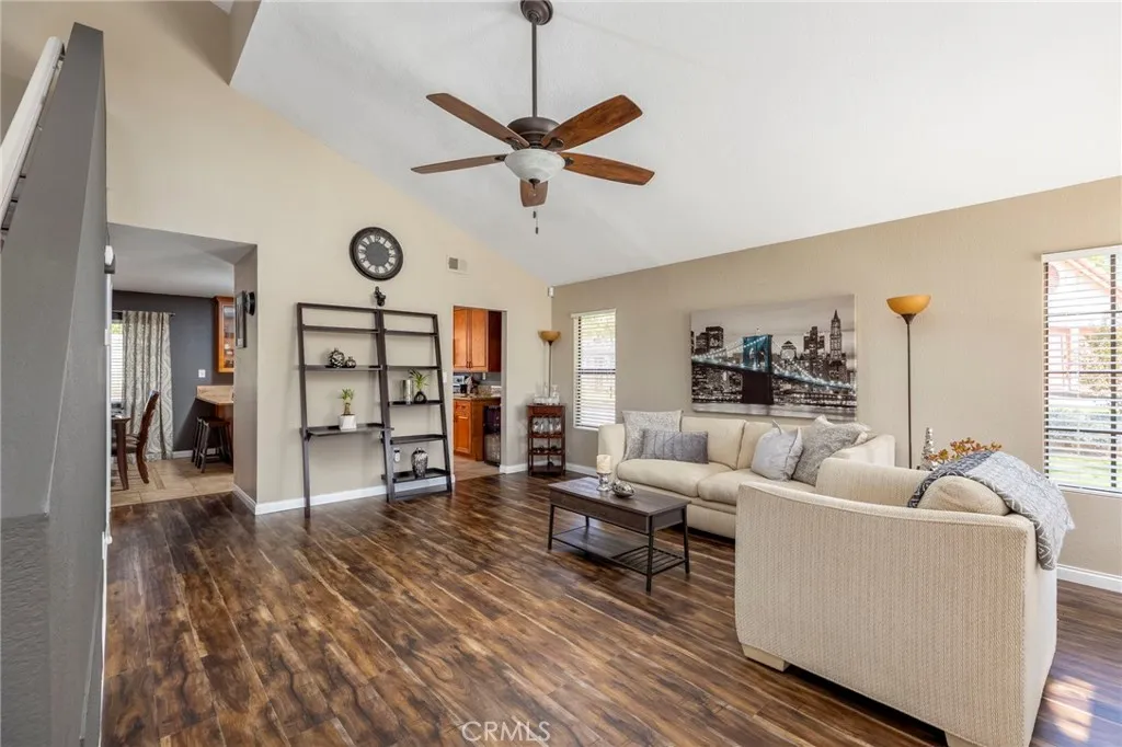 https://cdn.realtyfeed.com/cdn/127/306737235/14acad5e127f0bc4044c2bd363b111b6.webp
