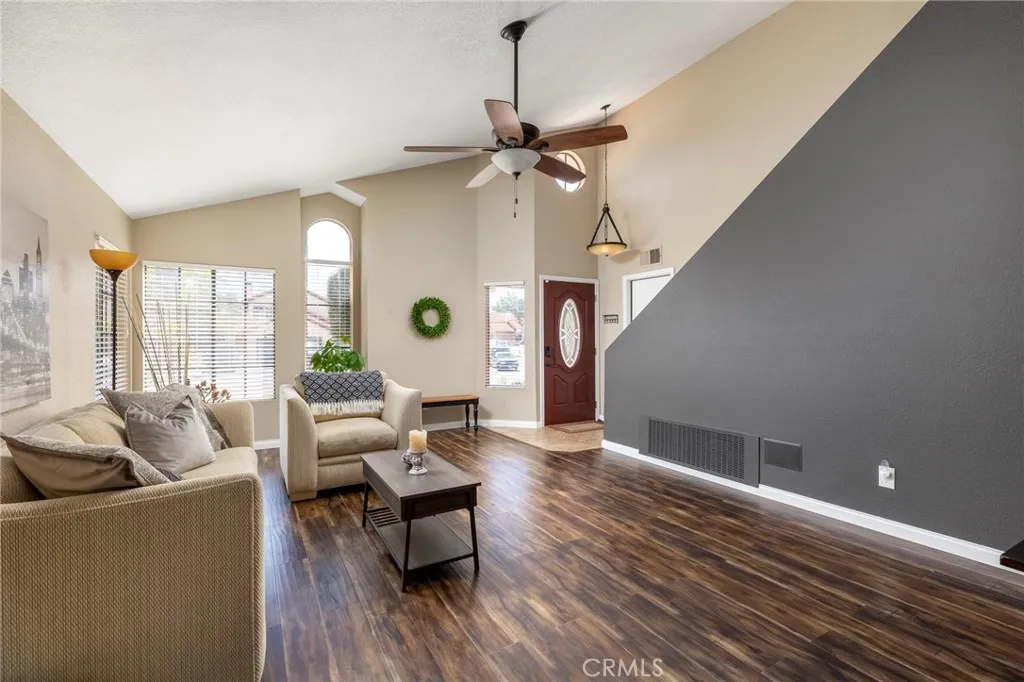 https://cdn.realtyfeed.com/cdn/127/306737235/30ff25dae8f7d64022bab1da7b4dd1f0.webp