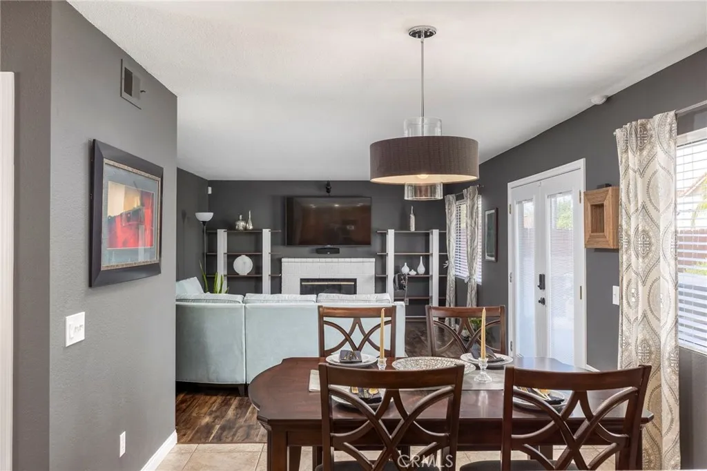 https://cdn.realtyfeed.com/cdn/127/306737235/49ef70b2fd13d2725a2d98749e2542e3.webp