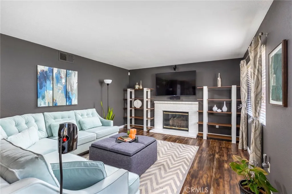 https://cdn.realtyfeed.com/cdn/127/306737235/90b0b49ca6f182118bbee1f1cb6a9117.webp