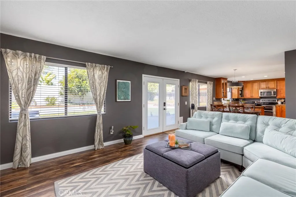 https://cdn.realtyfeed.com/cdn/127/306737235/c21f37066aa06dd22924513219768f24.webp