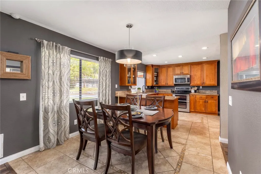 https://cdn.realtyfeed.com/cdn/127/306737235/f5ac16eabcbfd24d25a3b6f71afc9301.webp