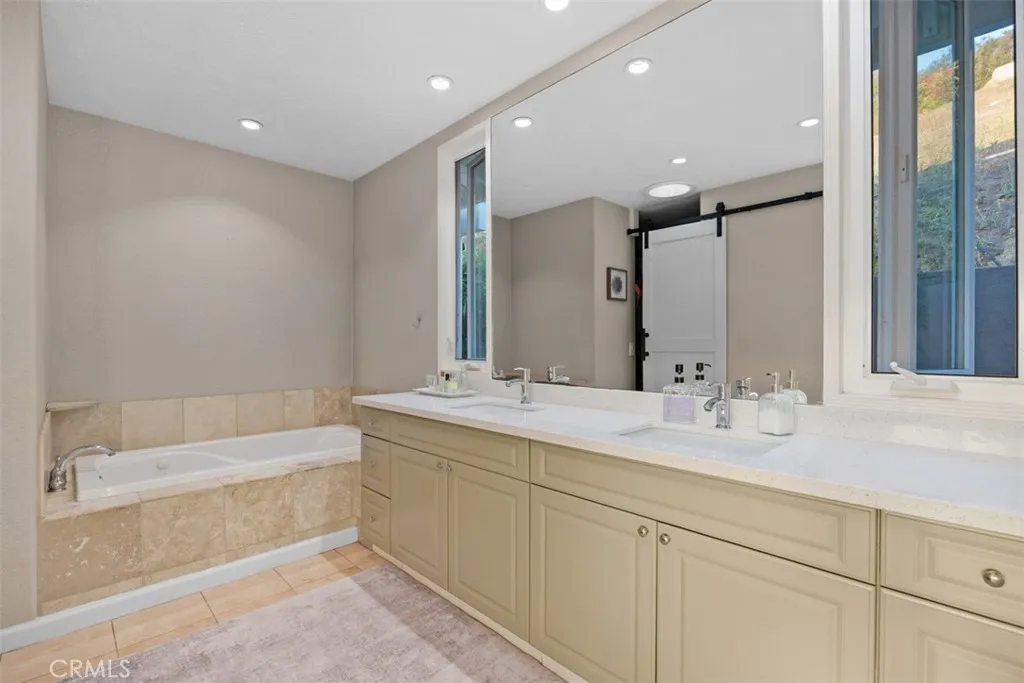 https://cdn.realtyfeed.com/cdn/127/306737240/458cc593158ba860327dfa6afc53fa00.webp