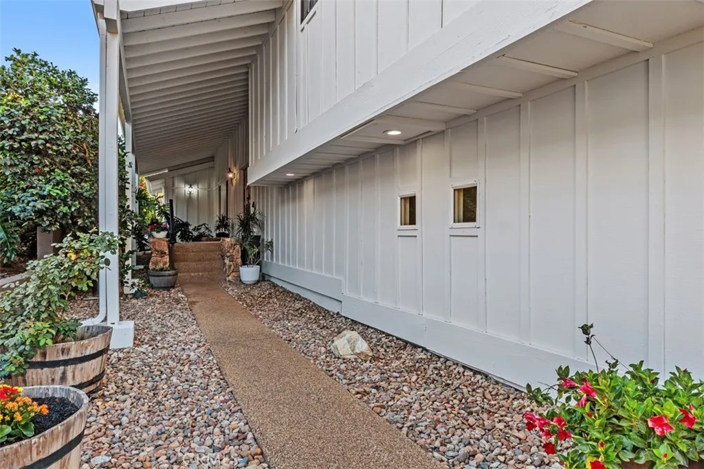 https://cdn.realtyfeed.com/cdn/127/306737240/8cee500987d20cdf506bd23a6c0996b8.webp
