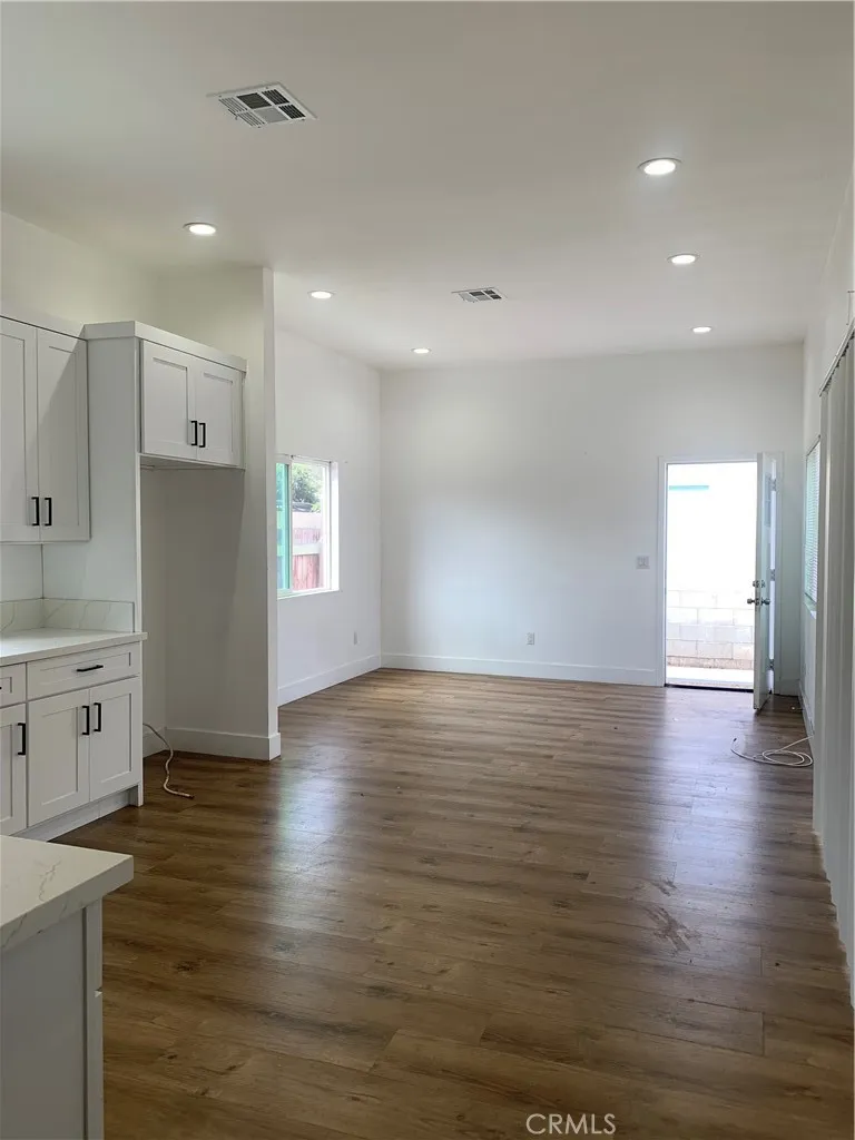Santa Ana, CA 92703