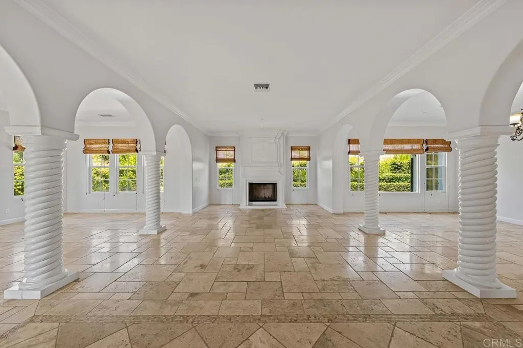https://cdn.realtyfeed.com/cdn/127/306737350/346ccb0c0cd82ad73df002db36f5bc86.webp