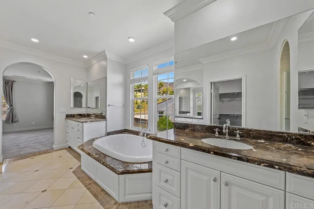 https://cdn.realtyfeed.com/cdn/127/306737350/40daf08404ac1fb213f6c22805bb2ac8.webp