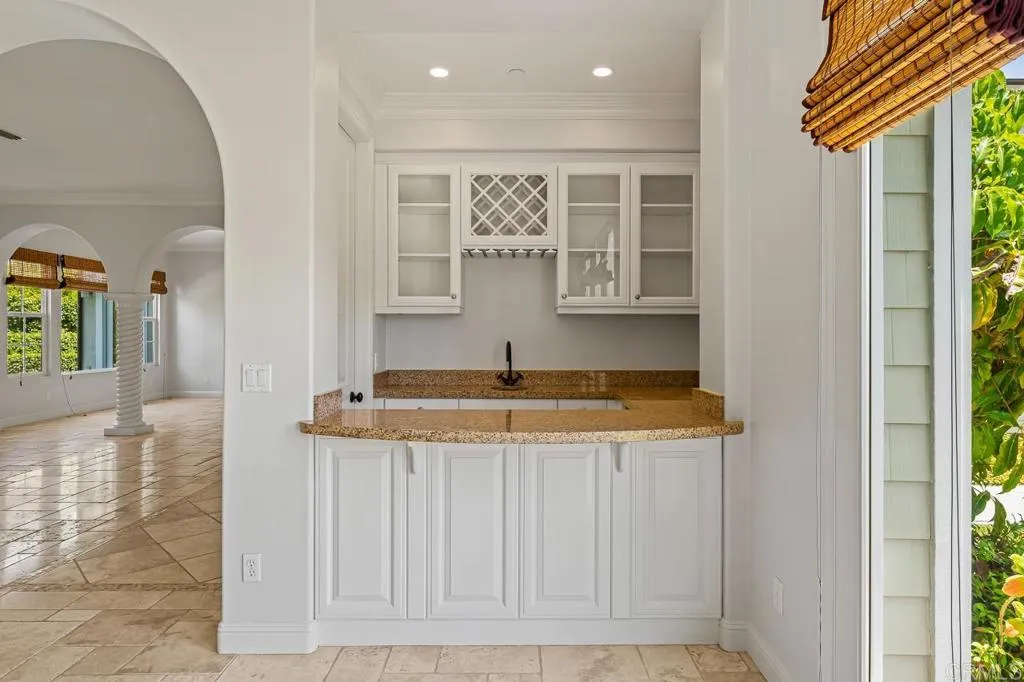 https://cdn.realtyfeed.com/cdn/127/306737350/ede86f9f88697cb10be40ef93ea7f56c.webp
