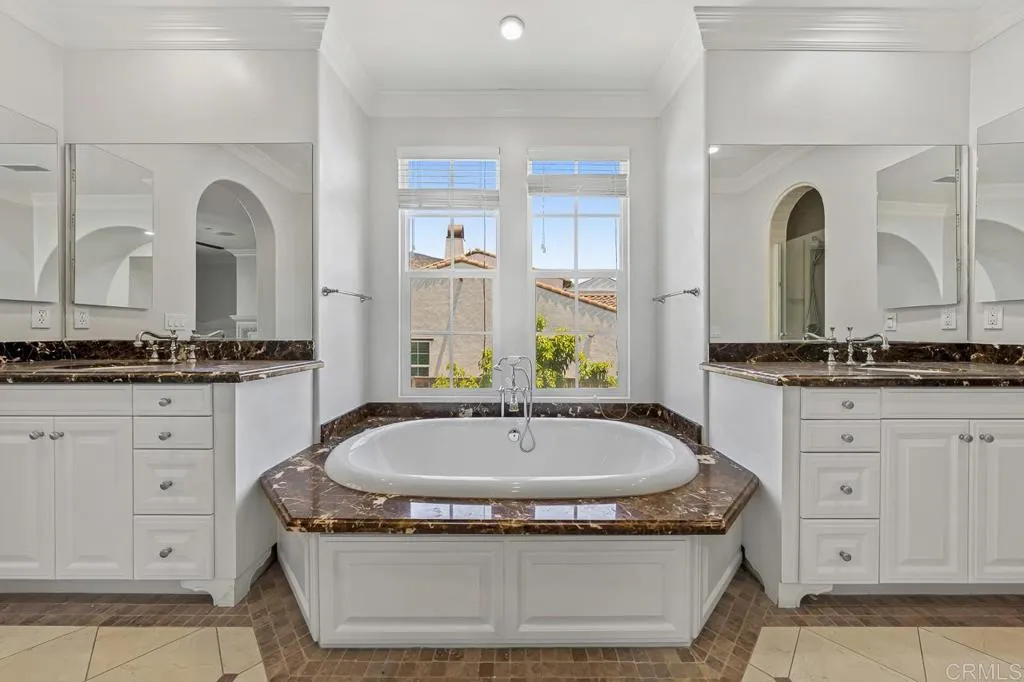 https://cdn.realtyfeed.com/cdn/127/306737350/fc6710f9f8f8042bb5031b3010158d0e.webp