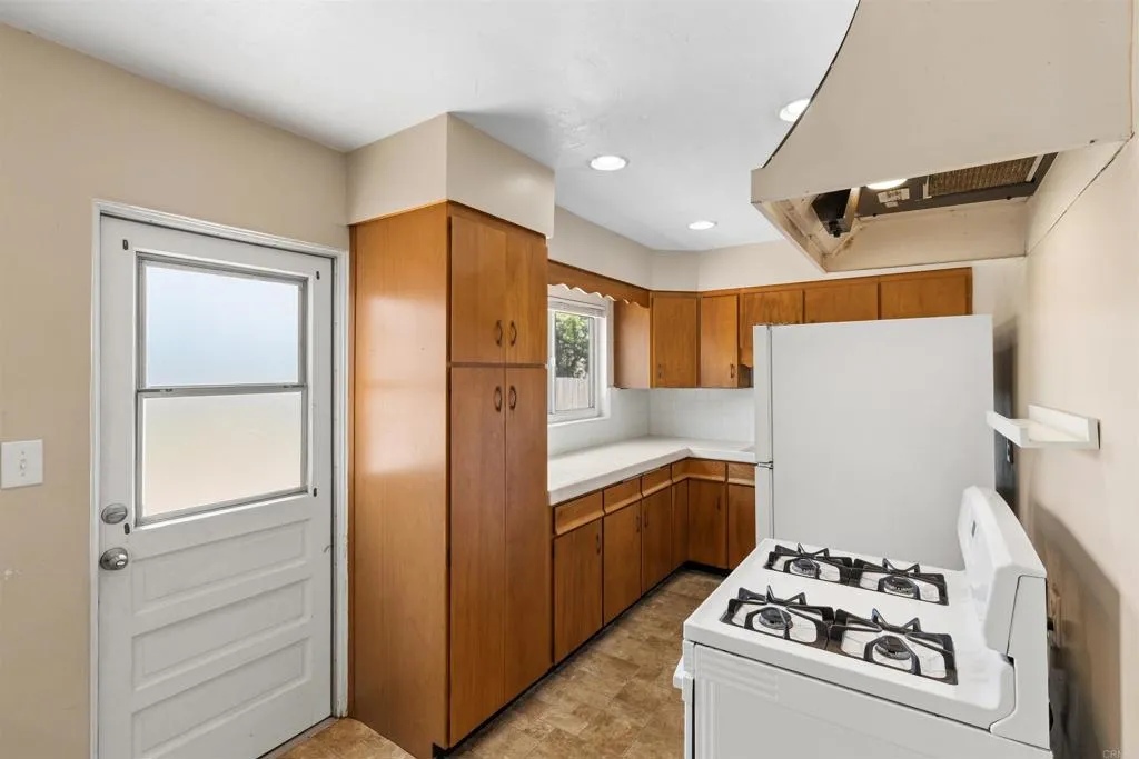 https://cdn.realtyfeed.com/cdn/127/306737402/744cc3197c97d59f208d7b6713bbf39d.webp