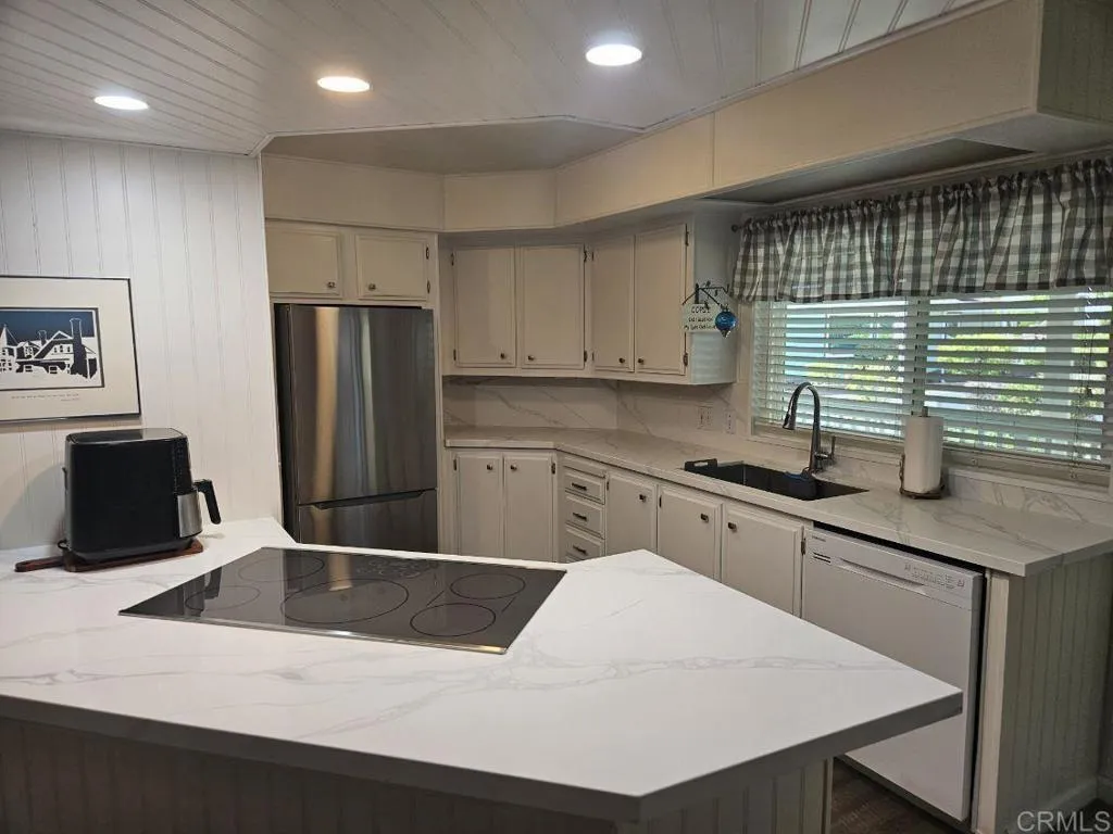 https://cdn.realtyfeed.com/cdn/127/306737420/8fb2d3c2d05bea32be150fb30e3094a9.webp