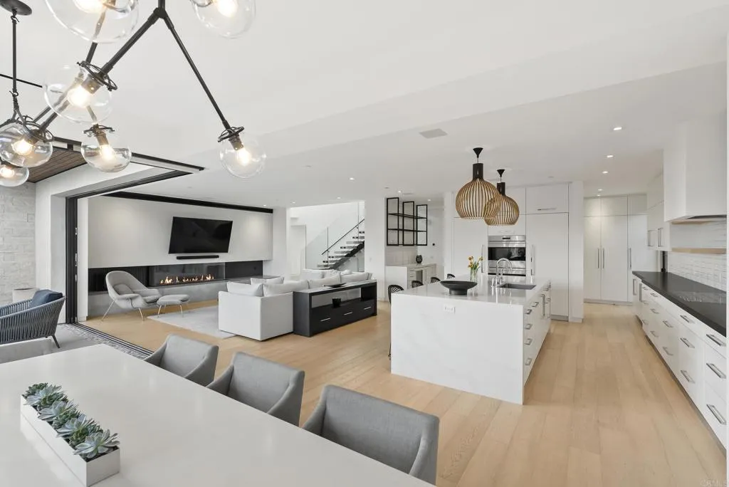 https://cdn.realtyfeed.com/cdn/127/306737470/011b2ba7a979d104f1424b2f4b01448e.webp