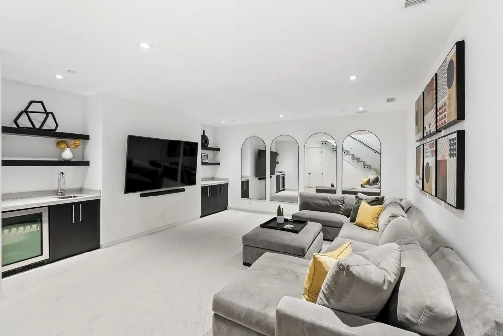 https://cdn.realtyfeed.com/cdn/127/306737470/2b489f5dcffbeb7c9c80883d62f7c2f4.webp
