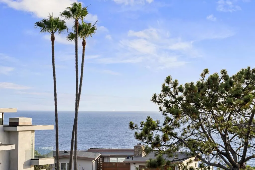 https://cdn.realtyfeed.com/cdn/127/306737470/44cdf2865528bd533740325fd2a4c183.webp