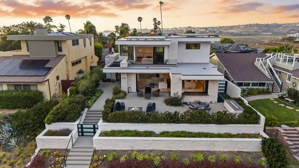 https://cdn.realtyfeed.com/cdn/127/306737470/a51499fbaa7046f164c0846910c13036.webp