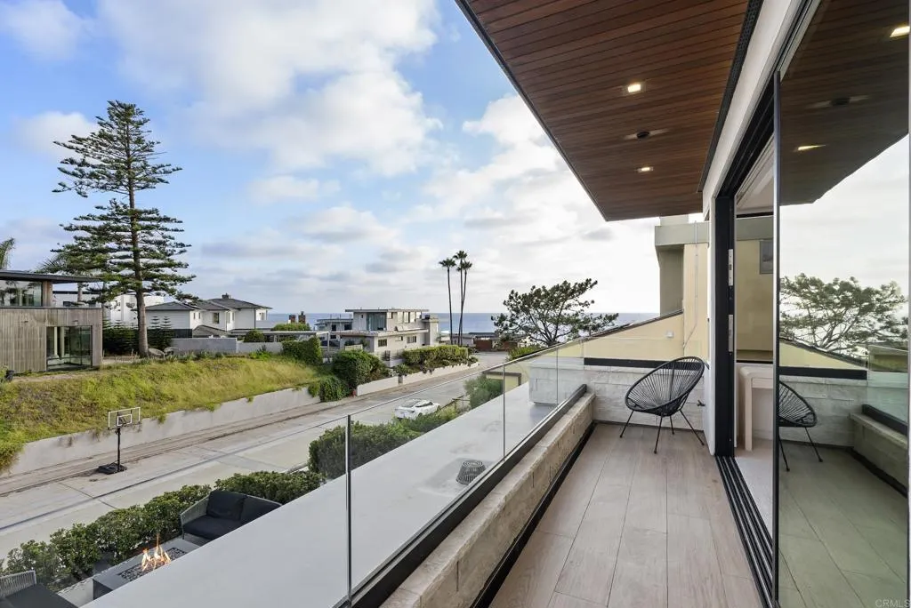 https://cdn.realtyfeed.com/cdn/127/306737470/a8fdbffeb1764778fdf42ad03121a43d.webp