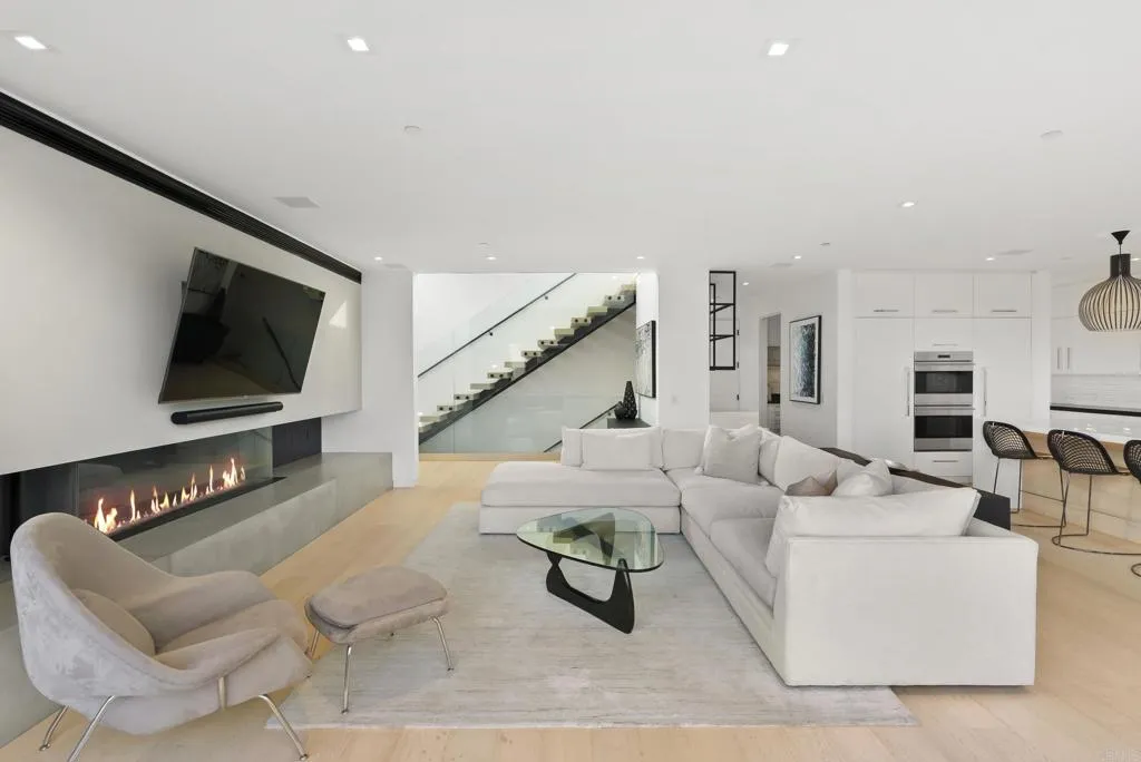 https://cdn.realtyfeed.com/cdn/127/306737470/b5f91d3830063776565345da93912a45.webp