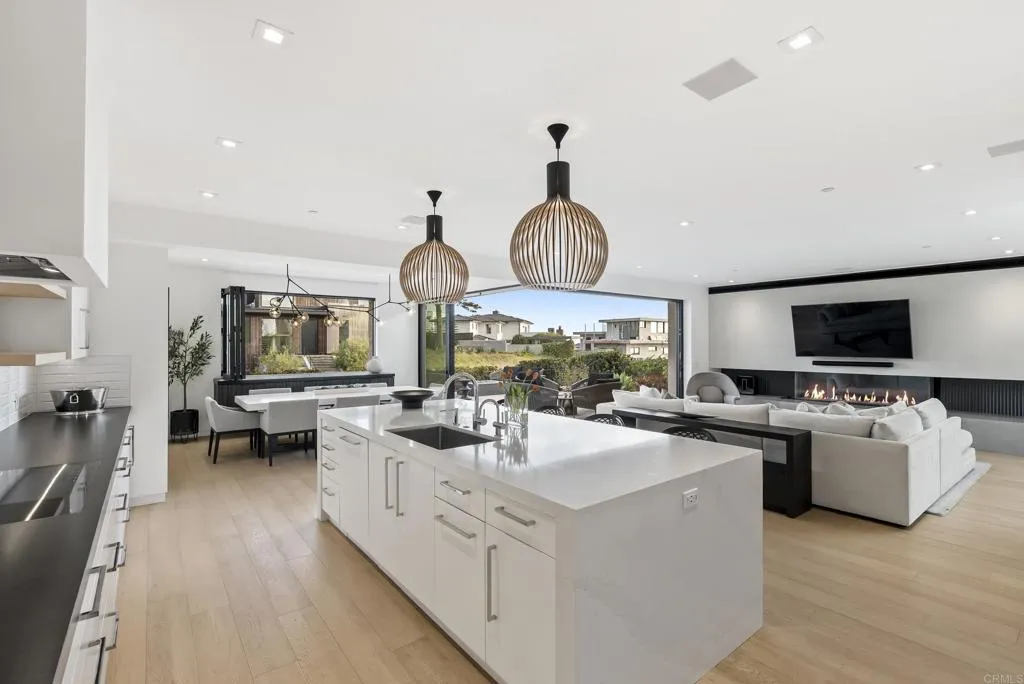 https://cdn.realtyfeed.com/cdn/127/306737470/f2d40c4ecca2bc0e6062266fb0a33dd2.webp