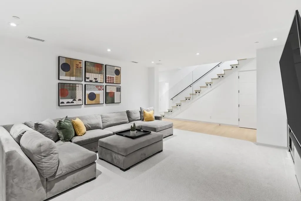 https://cdn.realtyfeed.com/cdn/127/306737470/f7d77681f9866dfc3d3d4416e557b584.webp