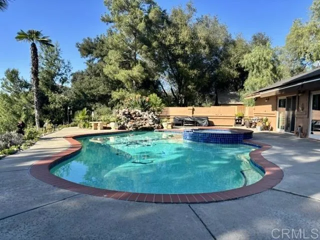 https://cdn.realtyfeed.com/cdn/127/306737535/807ed3cf4a8883d21b6c3c815731a418.webp