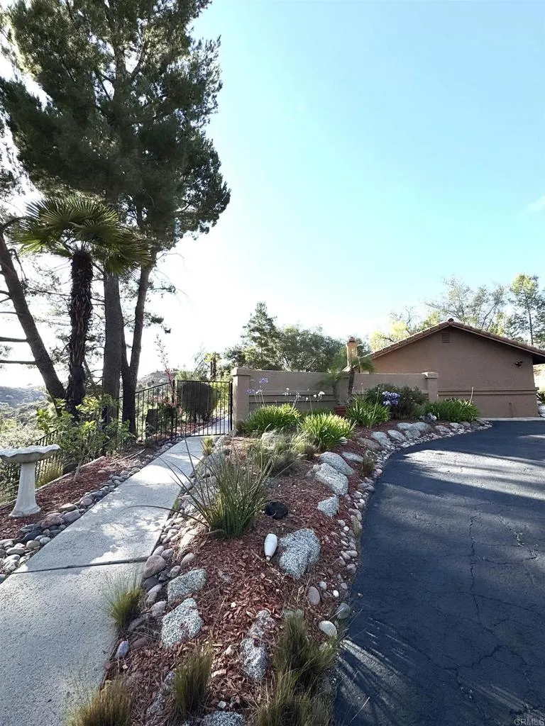 Valley Center, CA 92082