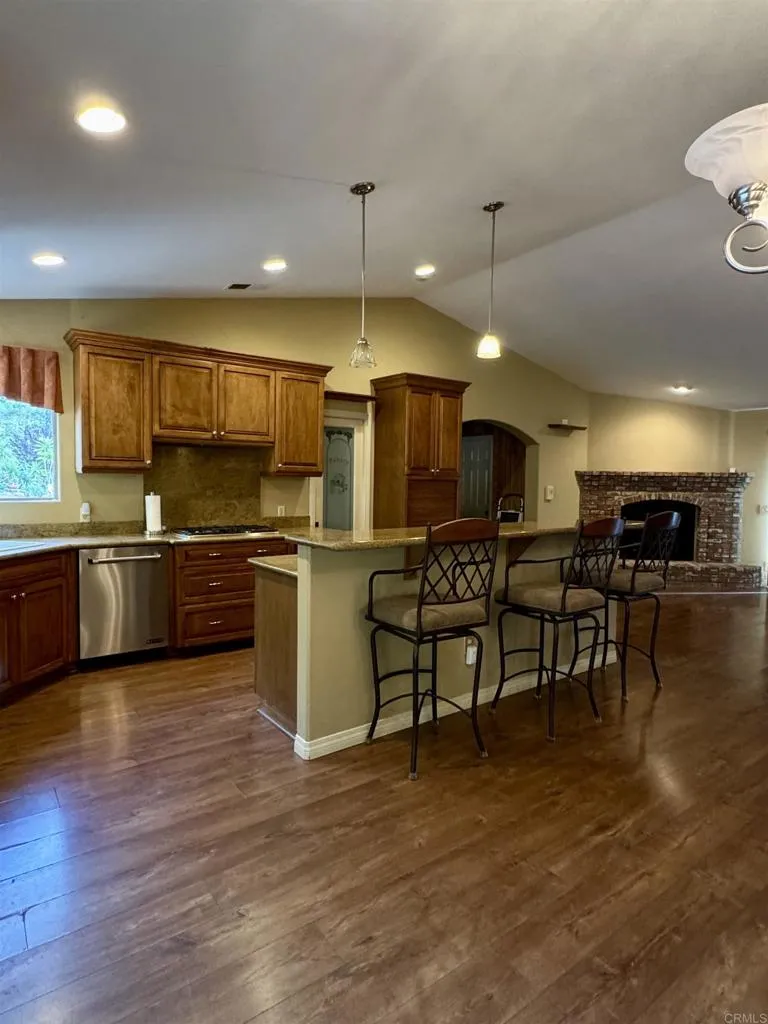 https://cdn.realtyfeed.com/cdn/127/306737535/d5ef3bccfd65f745305f7dac760a942e.webp