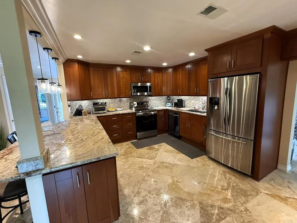 https://cdn.realtyfeed.com/cdn/127/306737537/2565542a4a3c0abdb7abe407da9963d0.webp