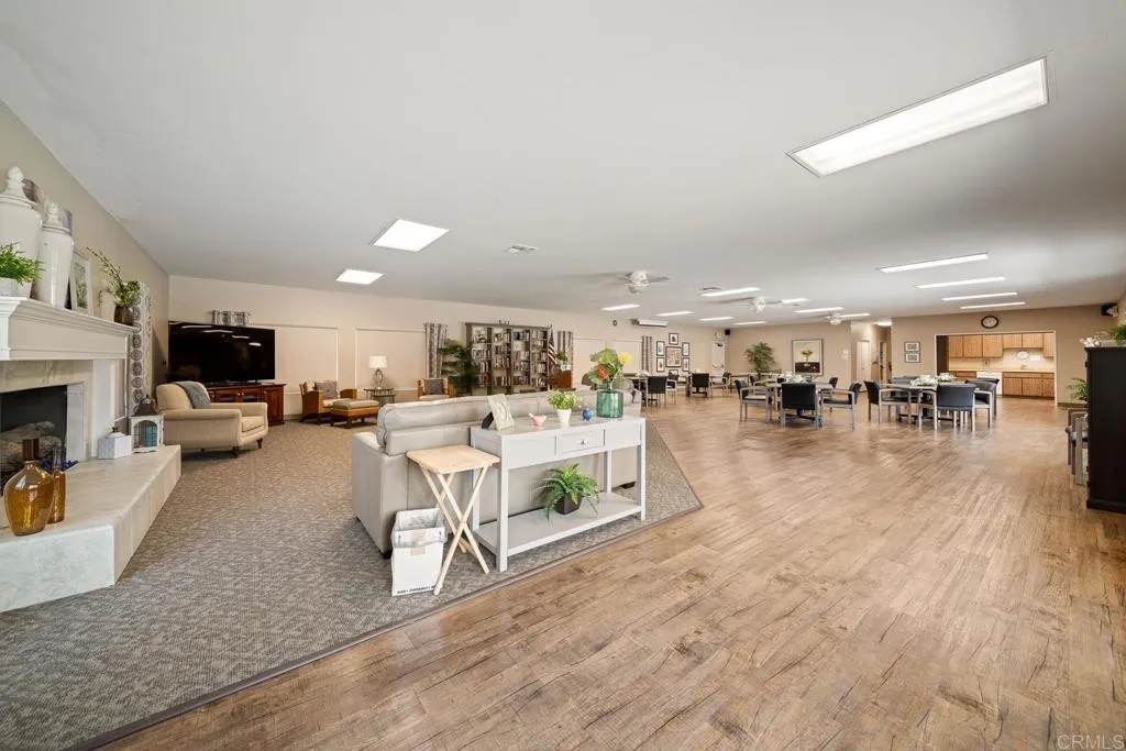 https://cdn.realtyfeed.com/cdn/127/306737537/a8eb2c9b26d2e497125f9bc68522de52.webp