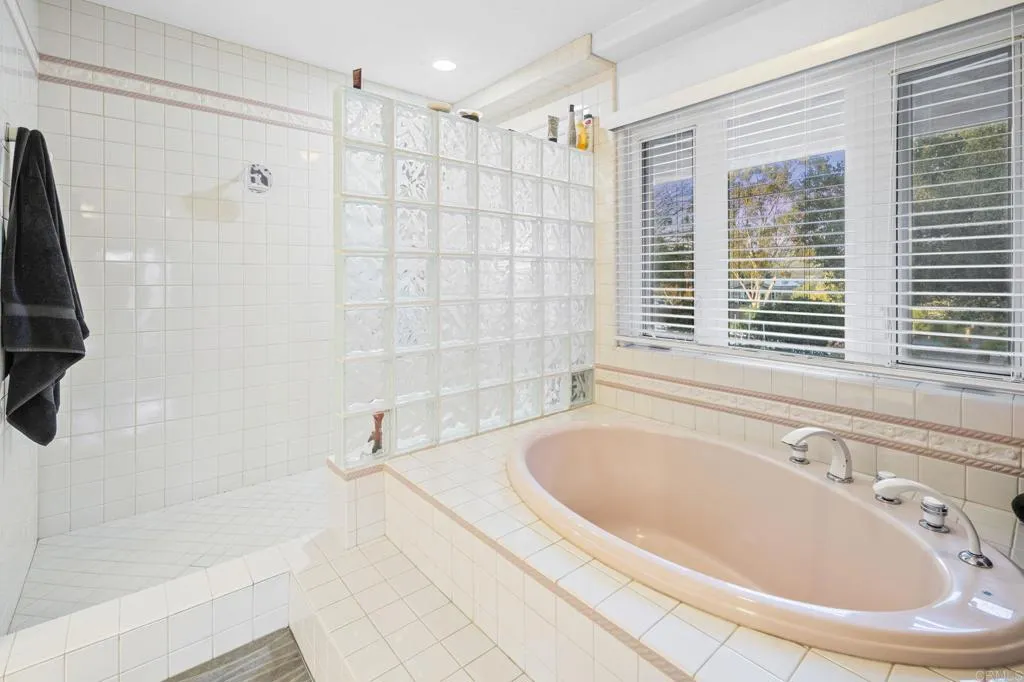 https://cdn.realtyfeed.com/cdn/127/306737583/15337cc49c3bb8b15dc27b904d4829f0.webp