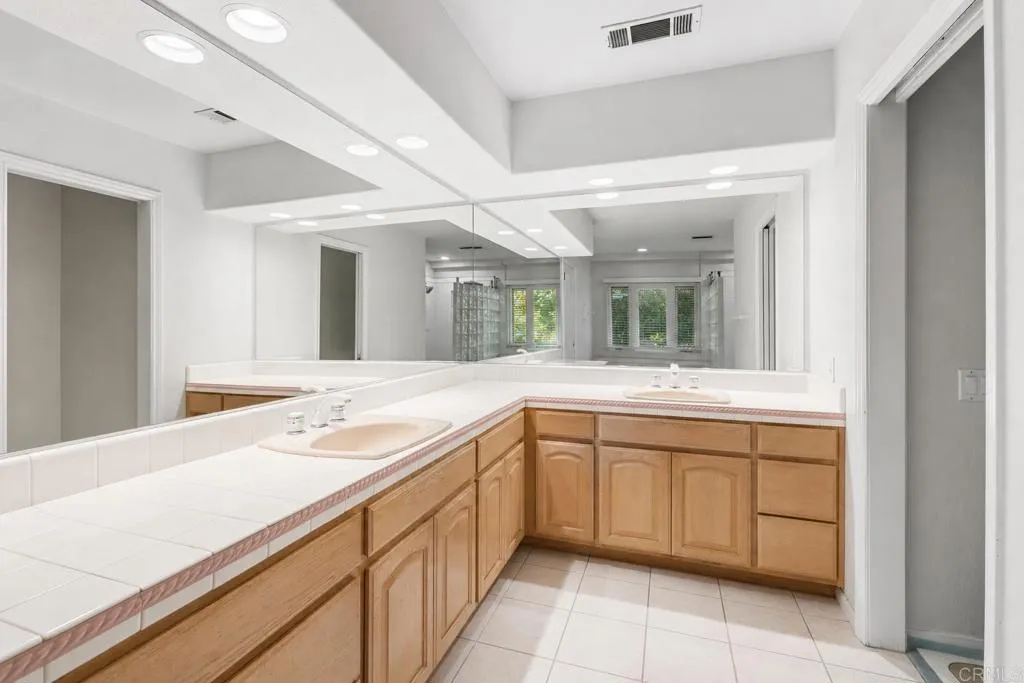 https://cdn.realtyfeed.com/cdn/127/306737583/3add7a1008ae76fff094bb25a6cfc4fe.webp