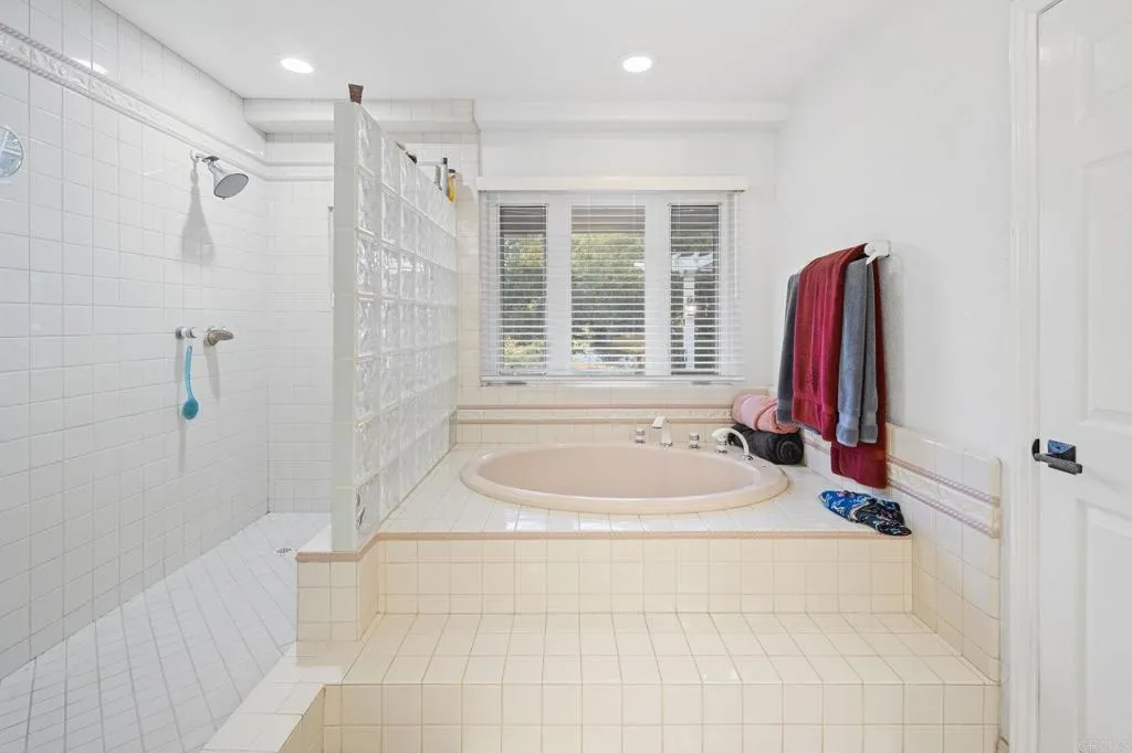 https://cdn.realtyfeed.com/cdn/127/306737583/8994df21430cfbdc3e2417bd40898de0.webp