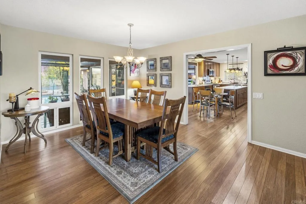 https://cdn.realtyfeed.com/cdn/127/306737583/8f1ee664ab194205979d4855c91a75d7.webp