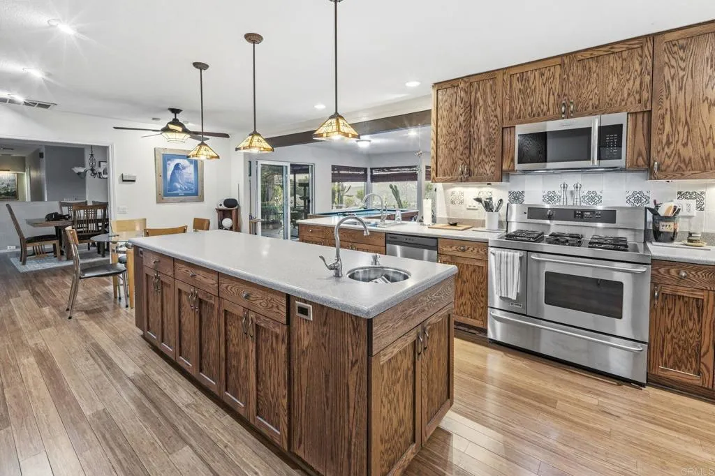https://cdn.realtyfeed.com/cdn/127/306737583/a262e23d7643329152a9dc344795877f.webp