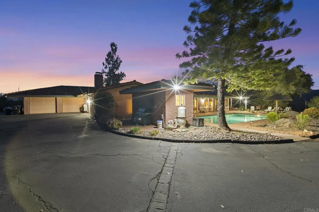 https://cdn.realtyfeed.com/cdn/127/306737583/e383e39d5fe41f28532e198c9dc529da.webp
